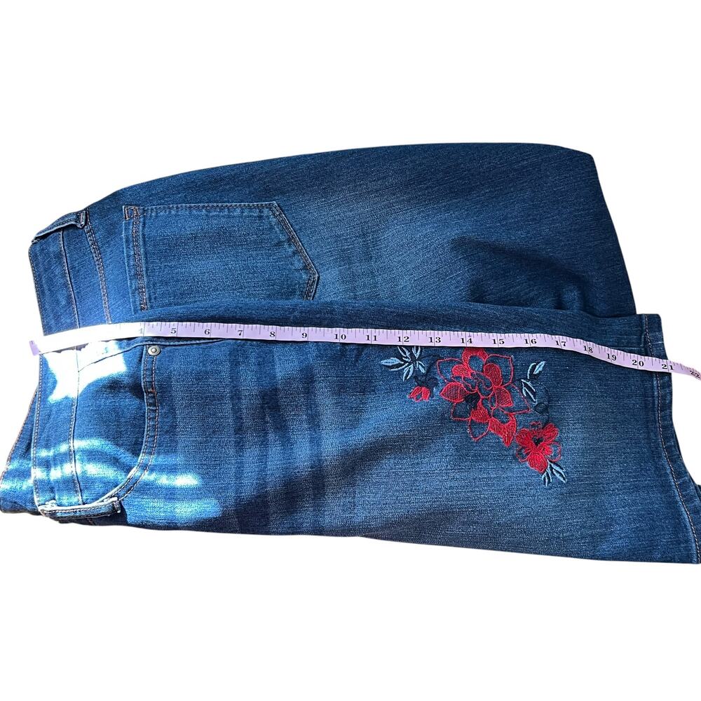 Indigo Girls Bermuda Shorts Size 14 Embroidered Dark Wash Whiskered Stretch Boho - Picture 9 of 11